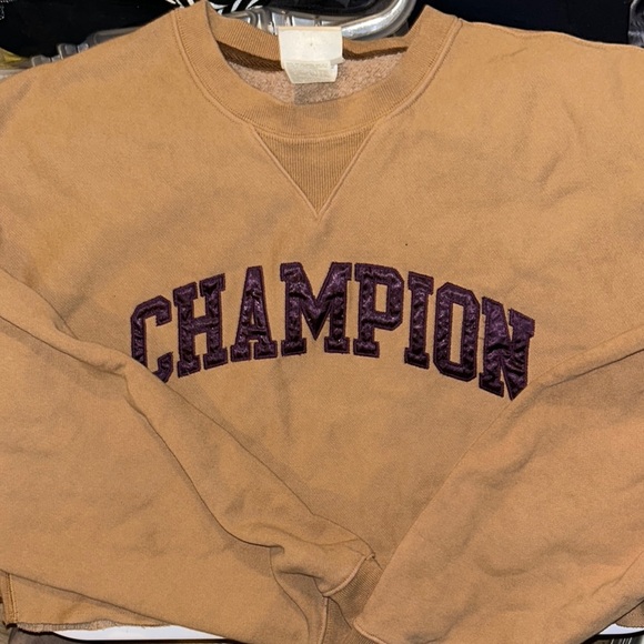 Women’s Reverse Weave Vintage Cropped Champion Crewneck - Picture 2 of 4